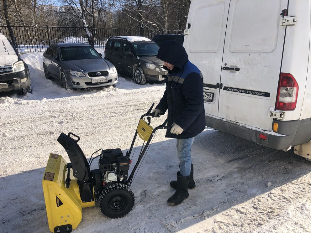 уборка снега, зима в Москве, снегопад,