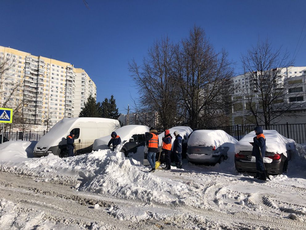 уборка снега, зима в Москве, снегопад,