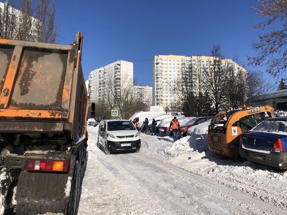 уборка снега, зима в Москве, снегопад,