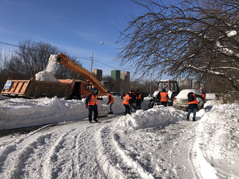 уборка снега, зима в Москве, снегопад,