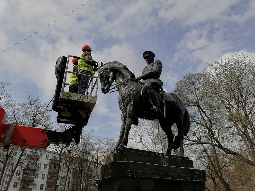 промывка, памятник, Рокоссовский, весна в Москве