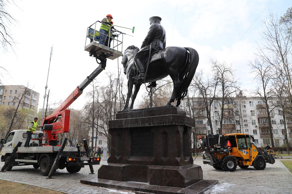 промывка, памятник, Рокоссовский, весна в Москве
