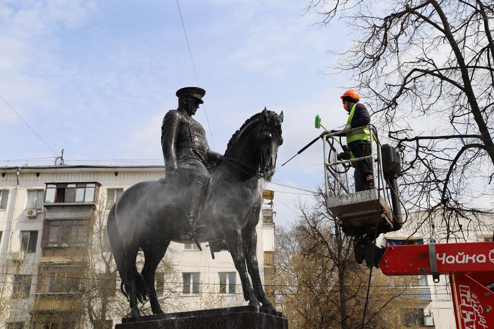 промывка, памятник, Рокоссовский, весна в Москве