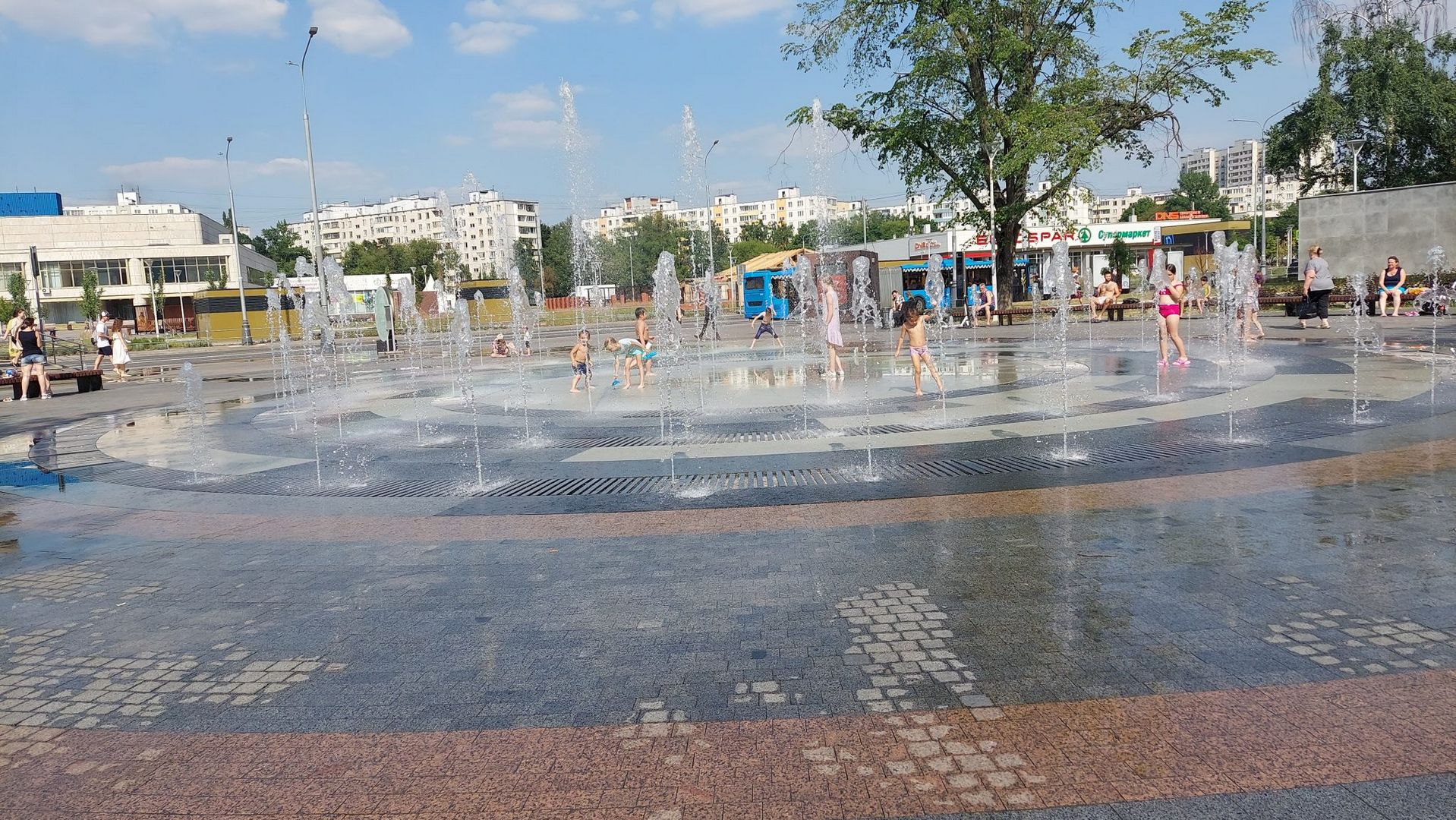 жара, фонтан
