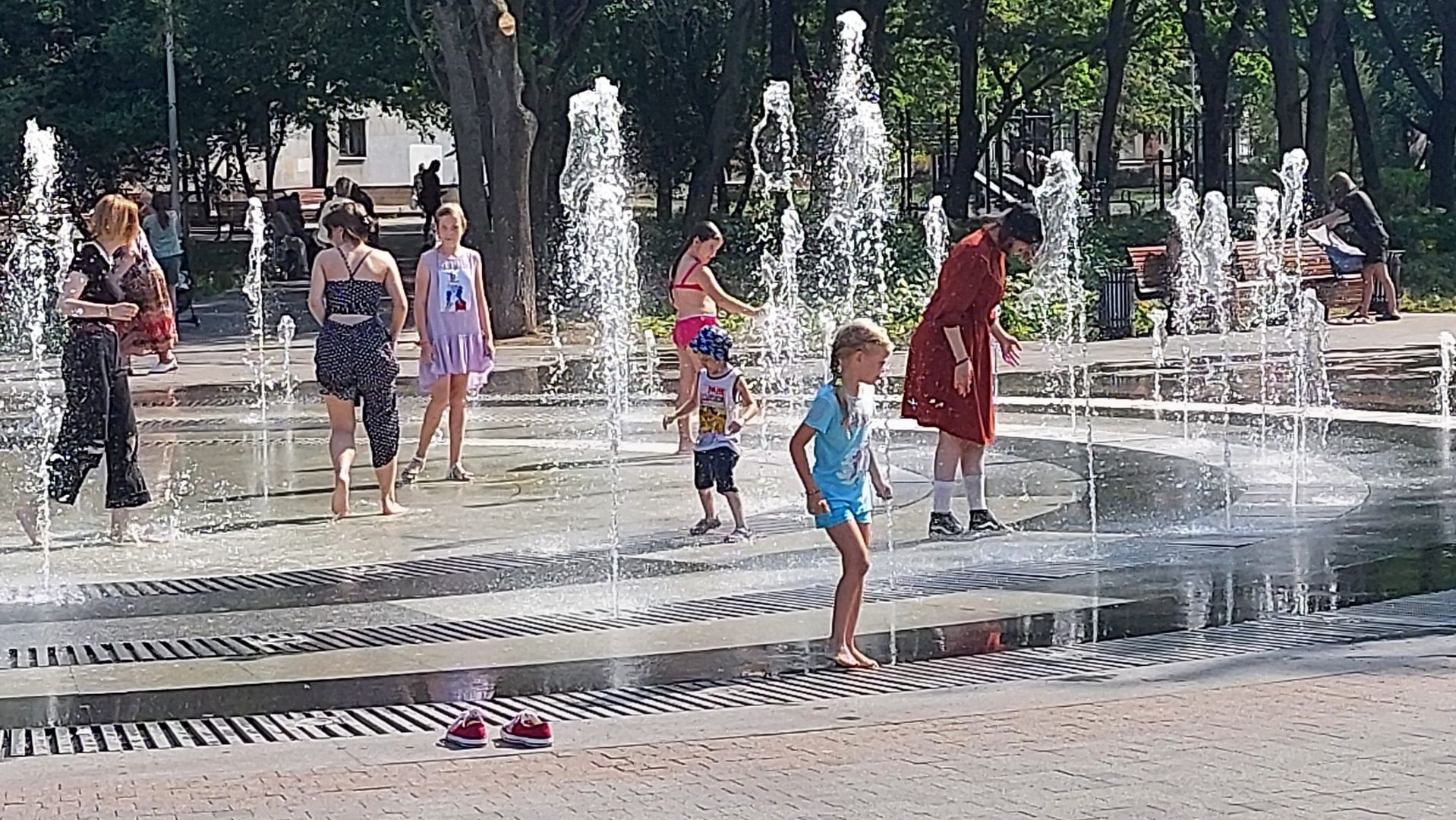 жара, фонтан