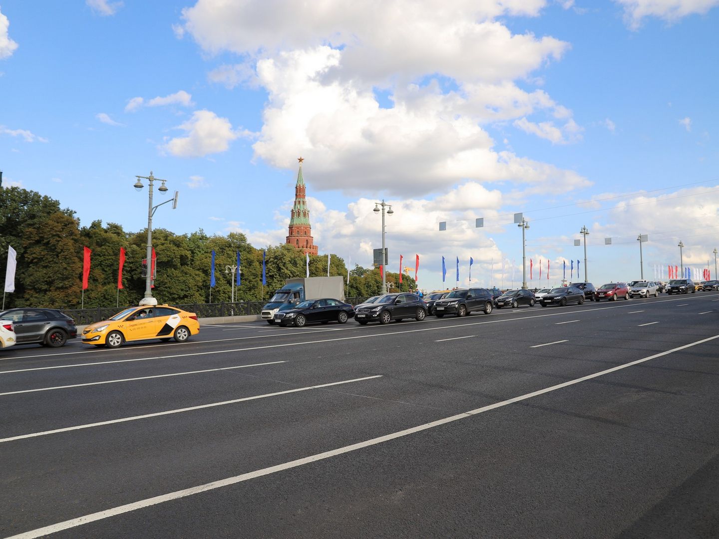 Большой каменный мост, день города