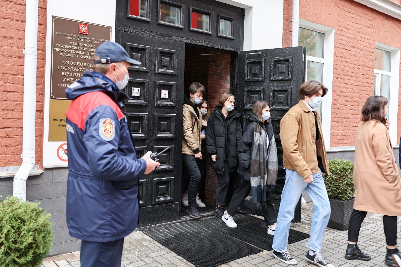 Департамент гражданской обороны, учения, пожар, спасатели, студенты