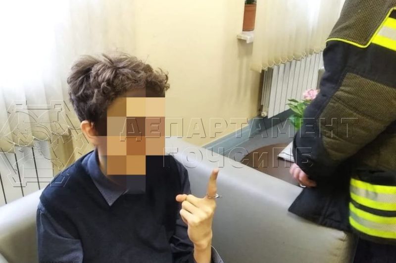 кольцо застряло на пальце
