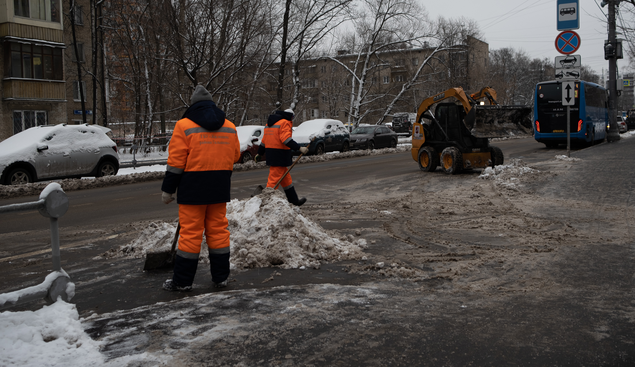 крыша, дом, снег, уборка снега, зима, Гольяново
