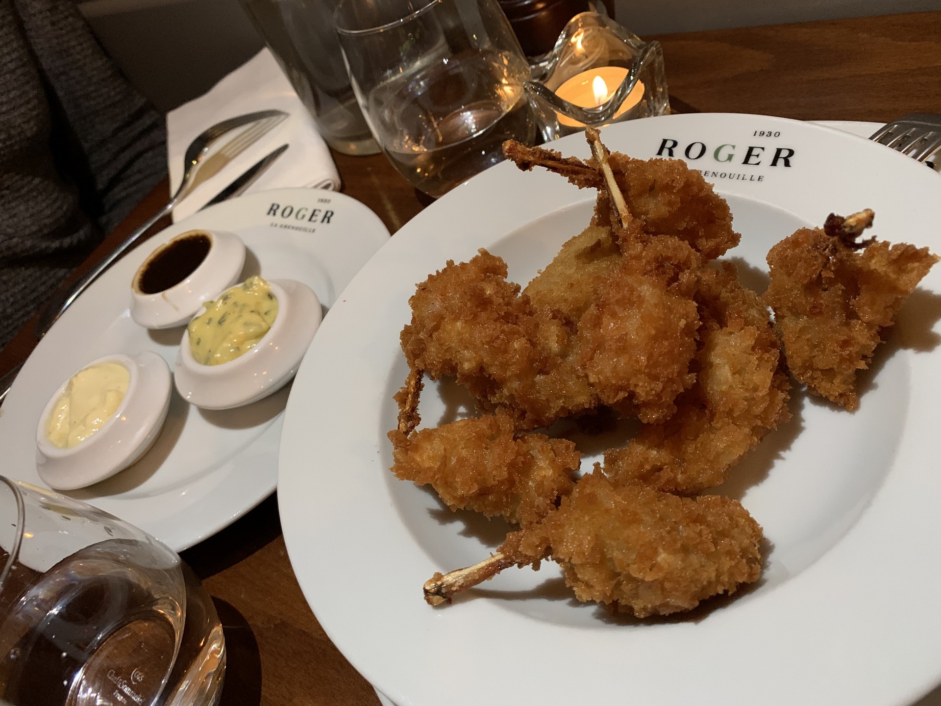 соус, лапки лягушки, мясо, еда, продукты. Фото Наталии Бахаревой