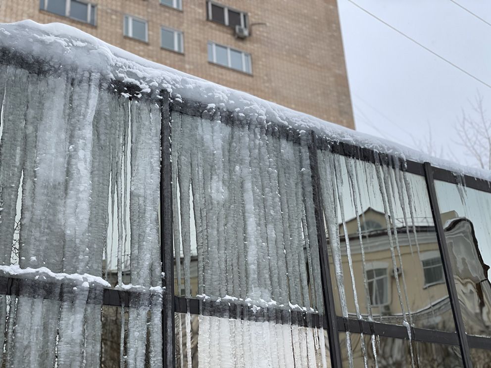 Сосульки, ледяной дождь, окно заледенело, фото Наталия Бахарева