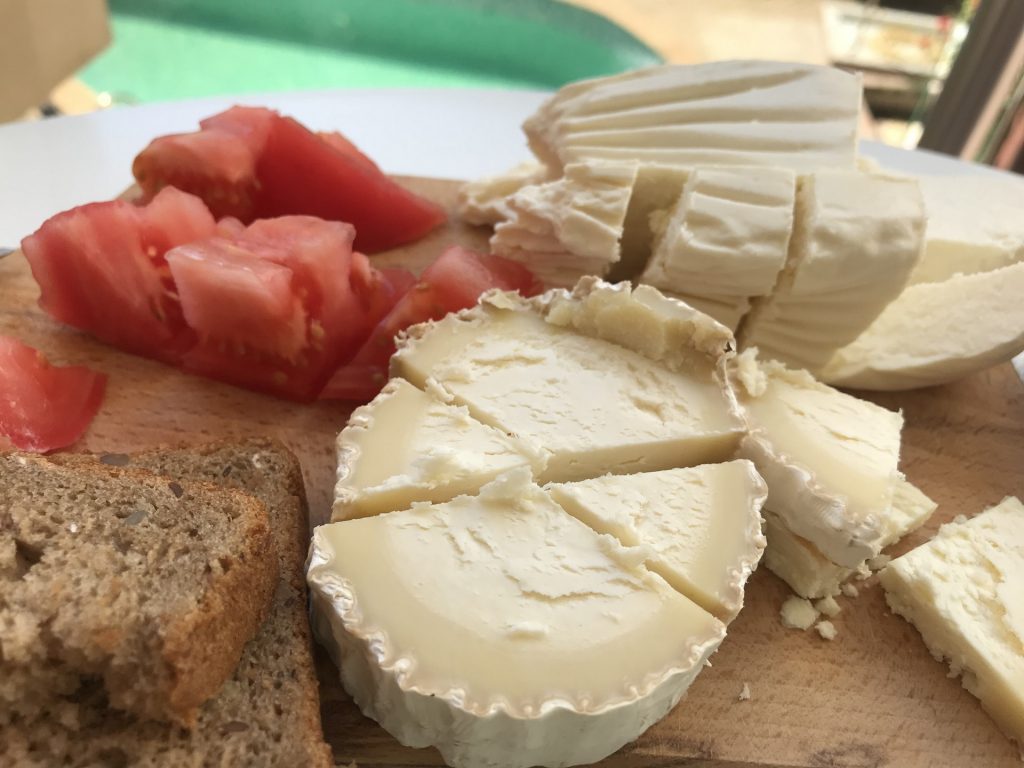сыр, помидор, еда, продукты. Фото Наталии Бахаревой