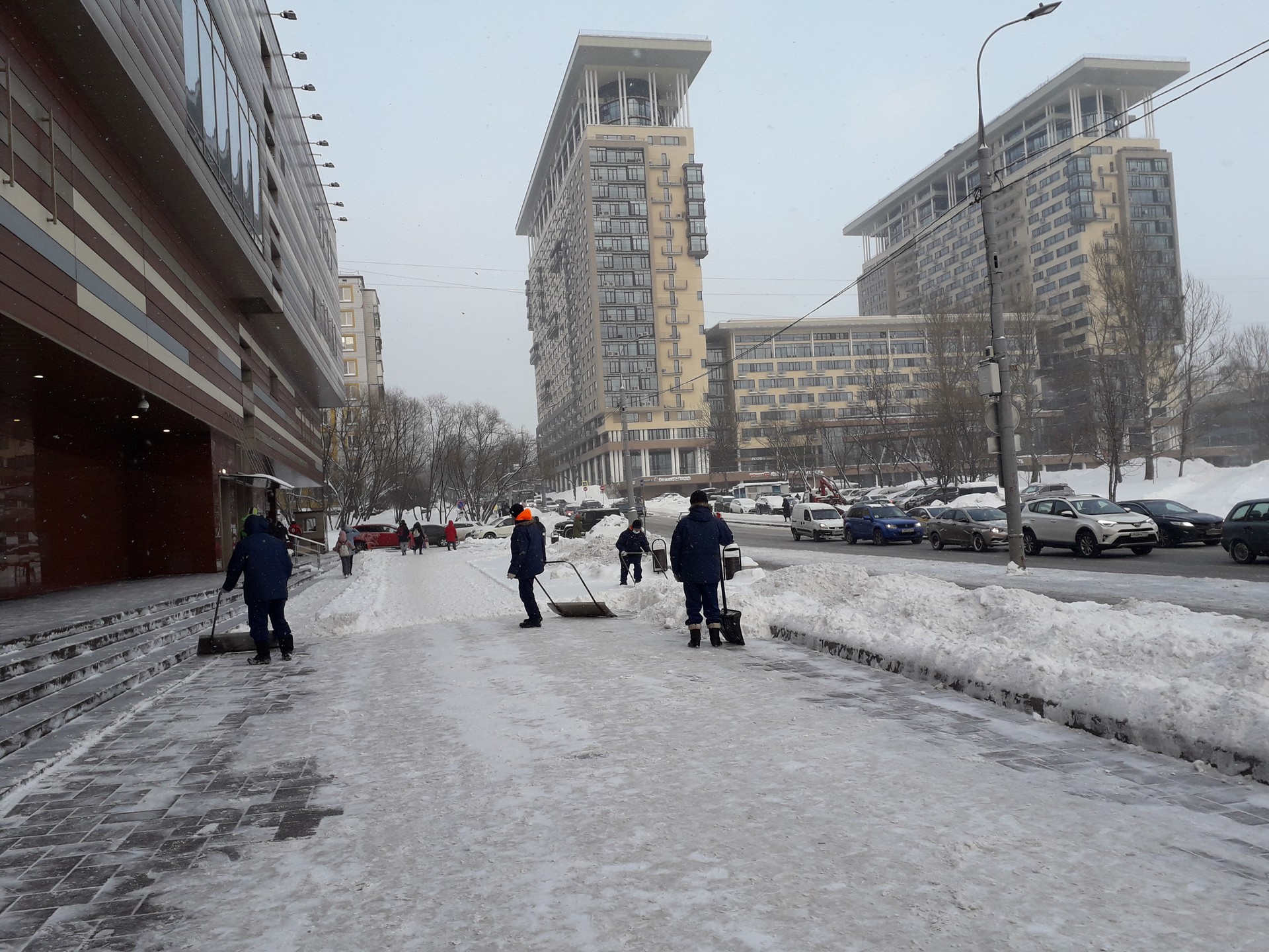 Уборка снега, Ясенево, снег. Фото Яны Маевской
