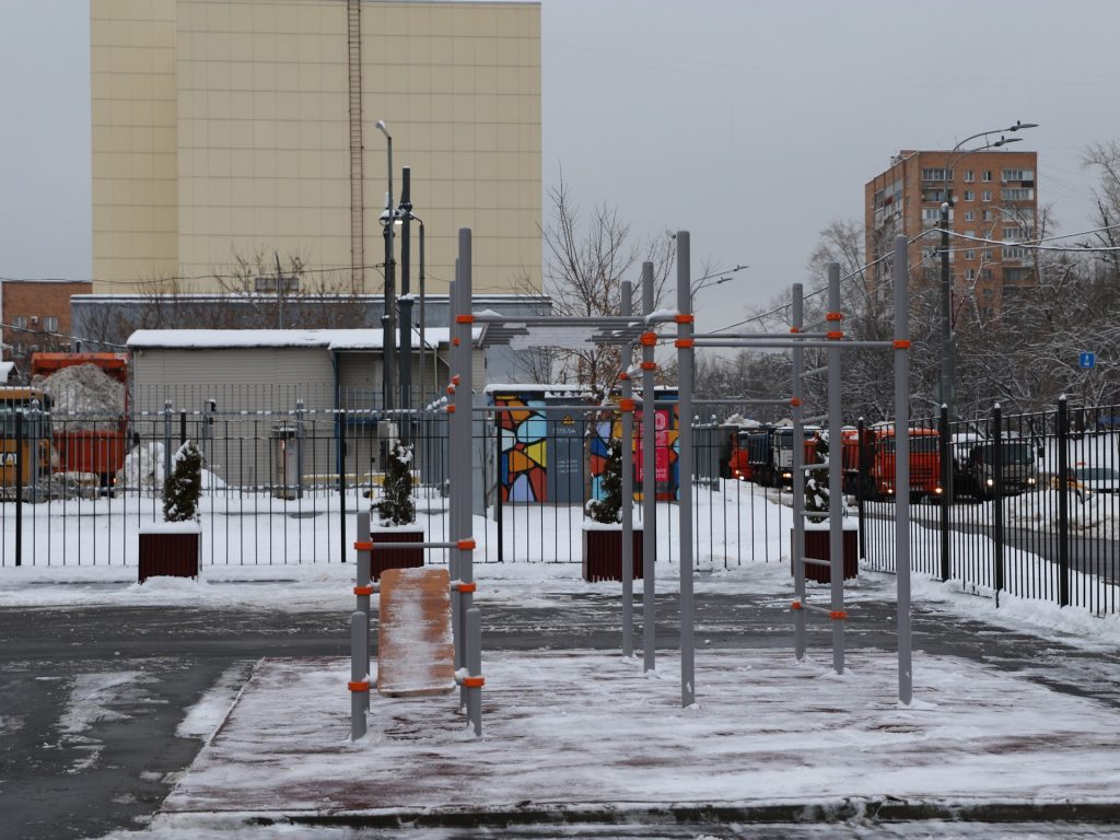 зима, каток, украшение. Фото Юлии Смагринской