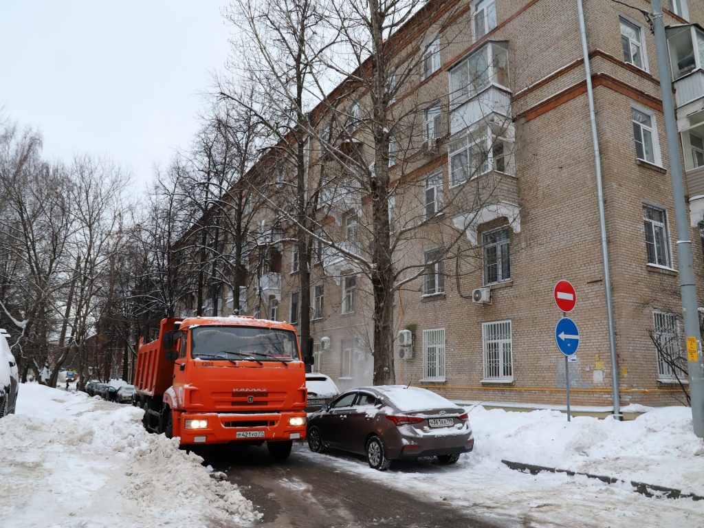 техника, уборка снега, снег. Фото Юлии Смагринской