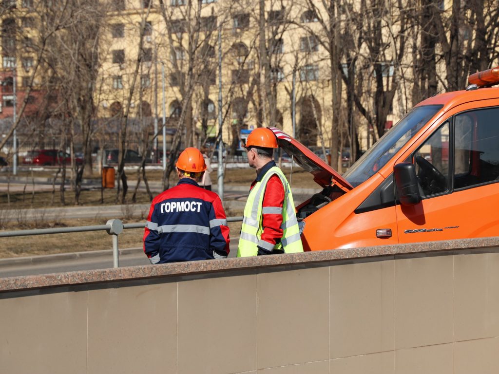 весна в Москве, ГБУ Гормост, кинотеатр Юность, пешеходный подземный переход, Щукино, фото Юлии Смагринской