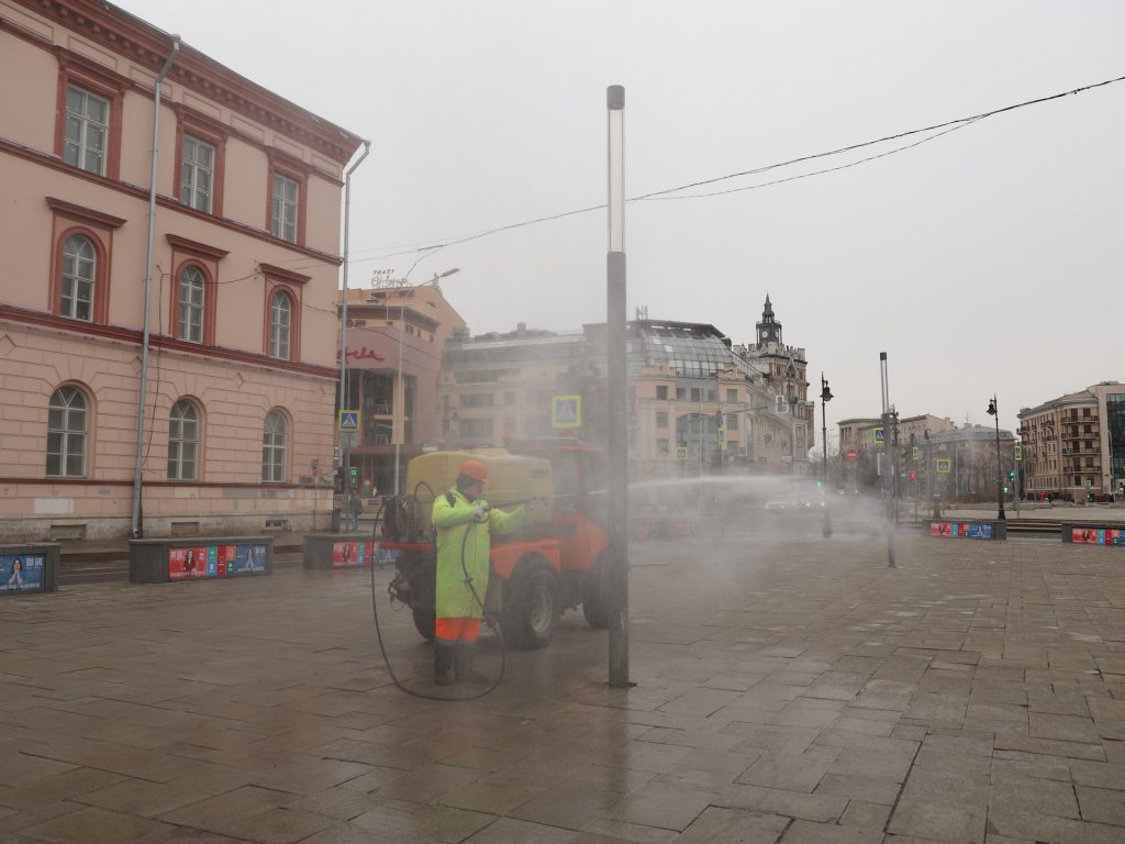 весна в Москве, ГБУ «Автомобильные дороги», ГБУ «Жилищник», метро «Чистые пруды», промывка, уборка, фото Юлии Смагринской