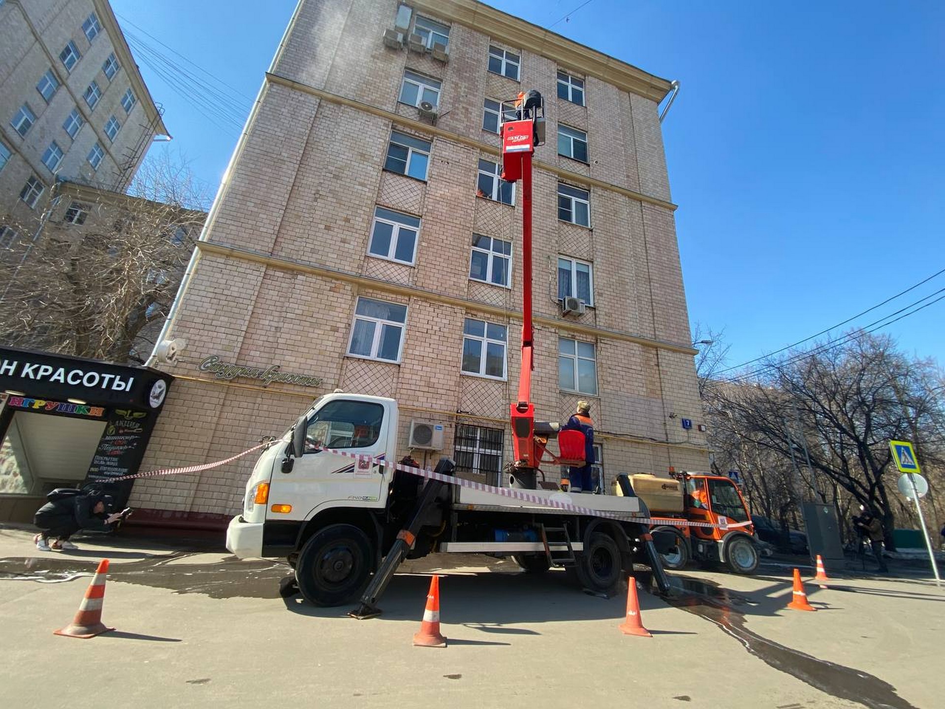 Благоустройство Москвы, Комплекс городского хозяйства Москвы, промывка, уборка, фасад, Хорошевский район, фото Юлии Смагринской