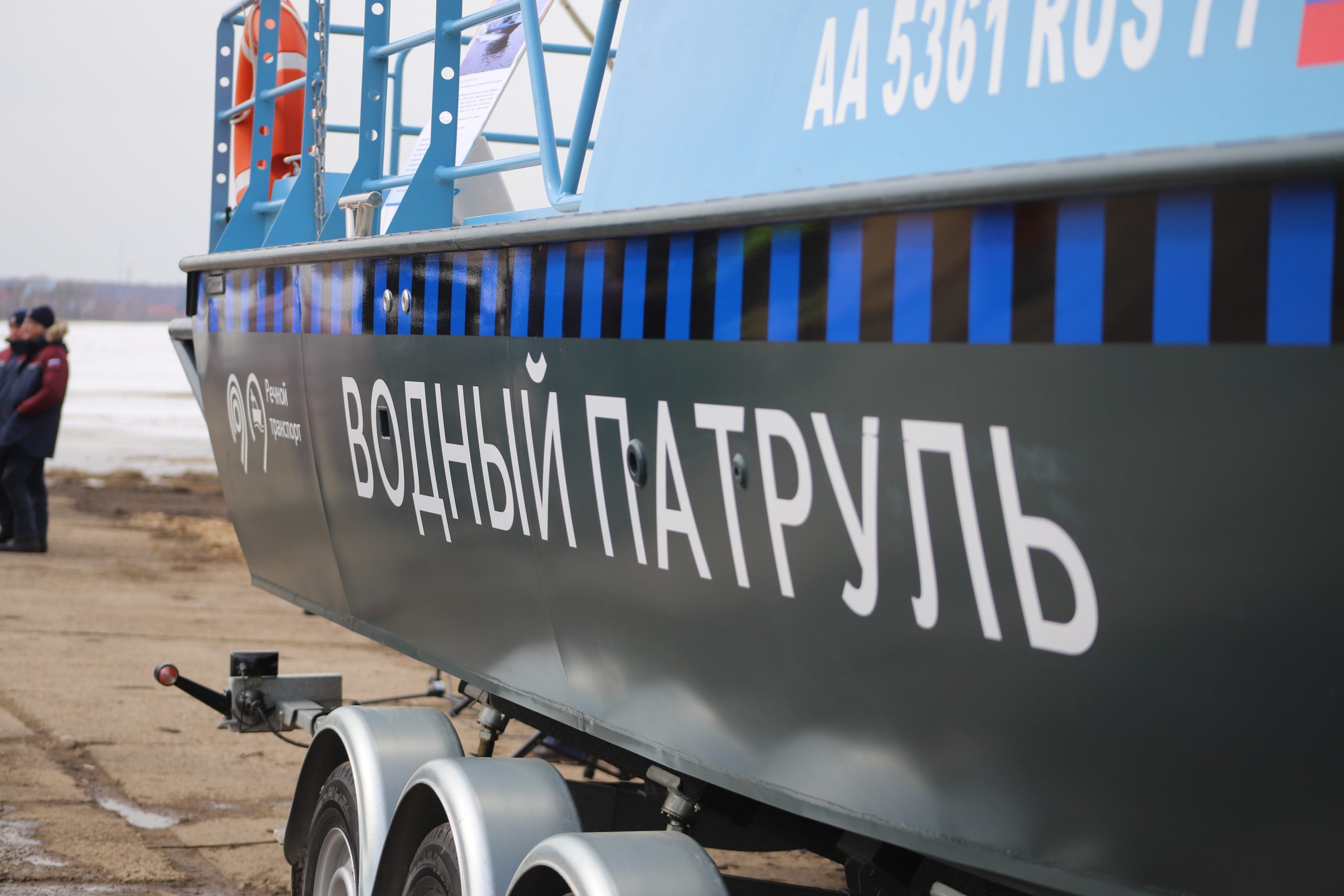 водный патруль, Спасатели, паводок, катер, тонкий лед, на воздушной подушке, катер, учения, фото Юлии Смагринской
