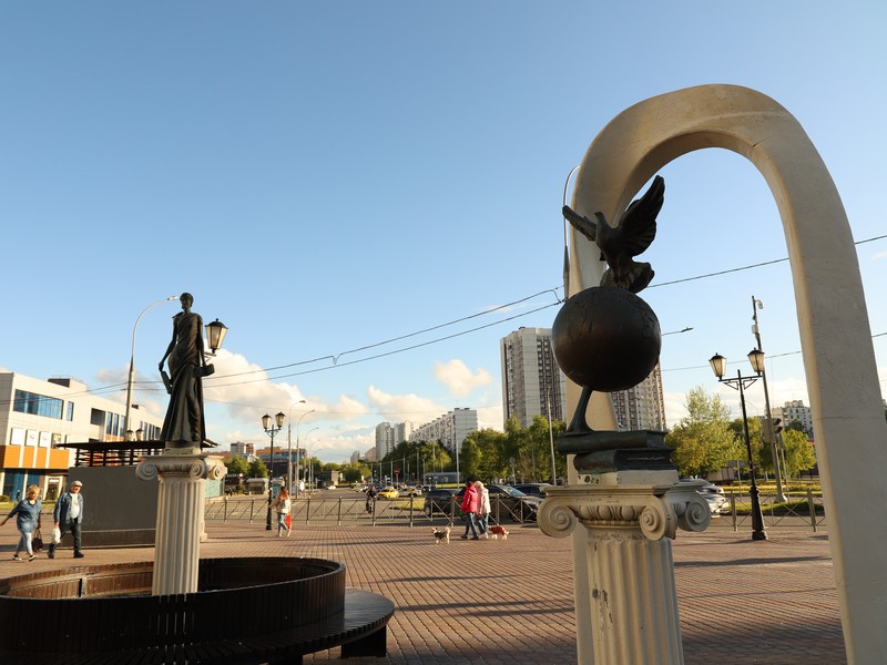 метро Южная, скульптура, фото Юлия Смагринская