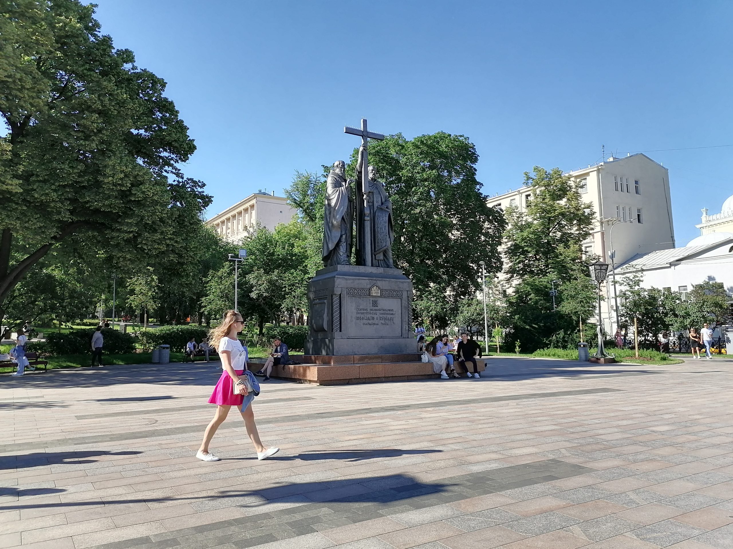 лето,парк, памятник