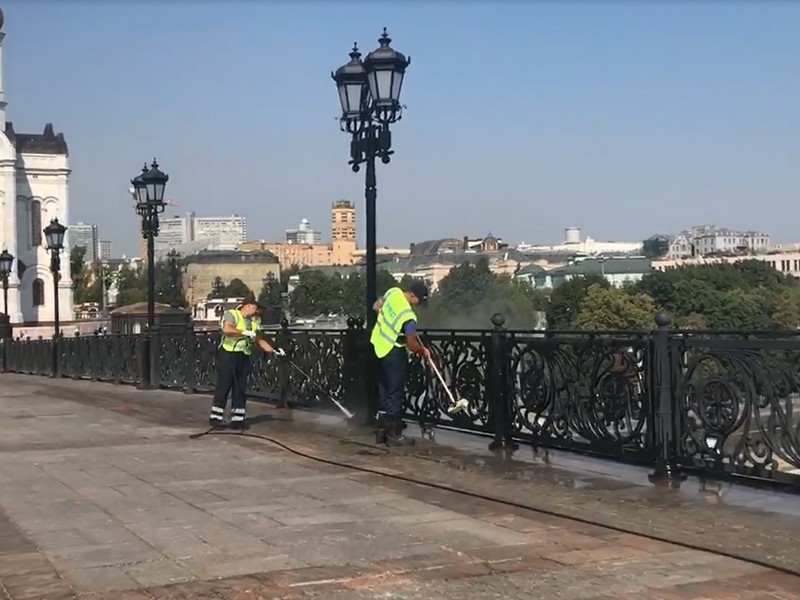 промывка Патриаршего моста, скриншот из видео КГХ