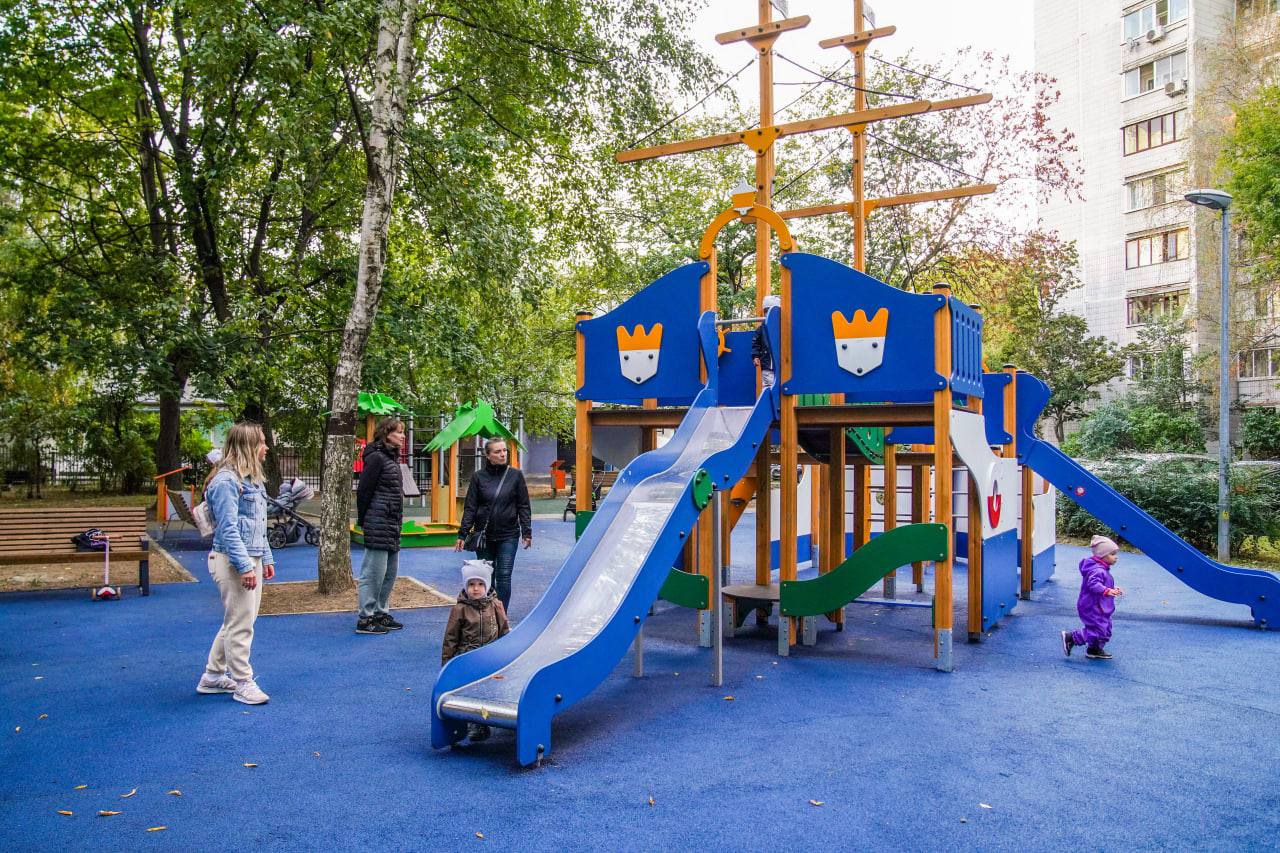 благоустройство дворов, дети, детская плошадка, фото КГХ