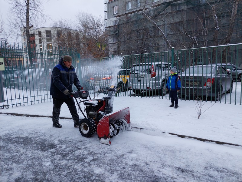снег, уборка снега, зима, фото Яна Маевская