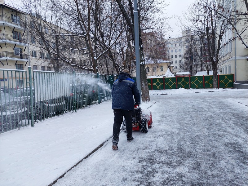 снег, уборка снега, зима, фото Яна Маевская