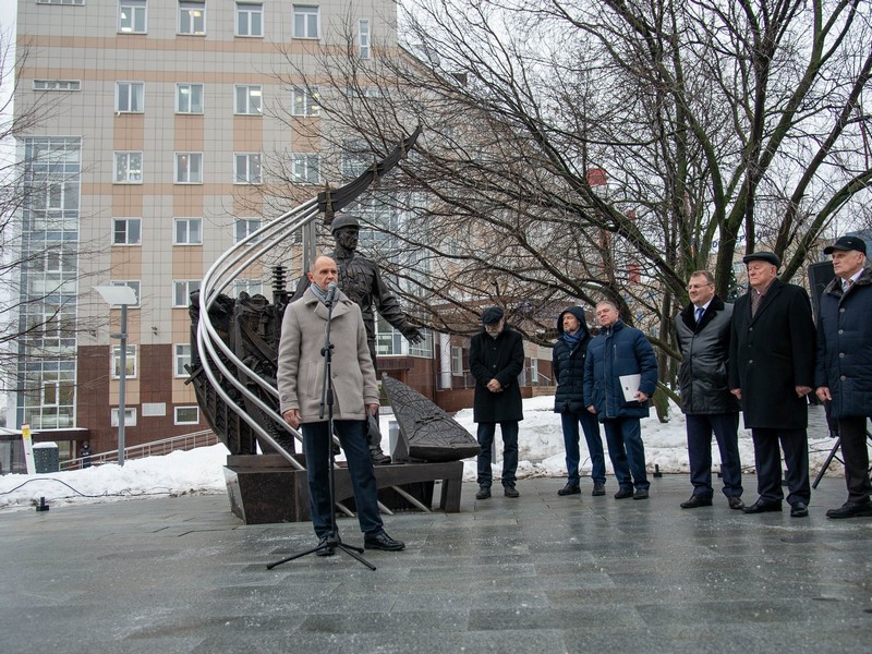 скульптура «Слава московским энергетикам», фото Россети