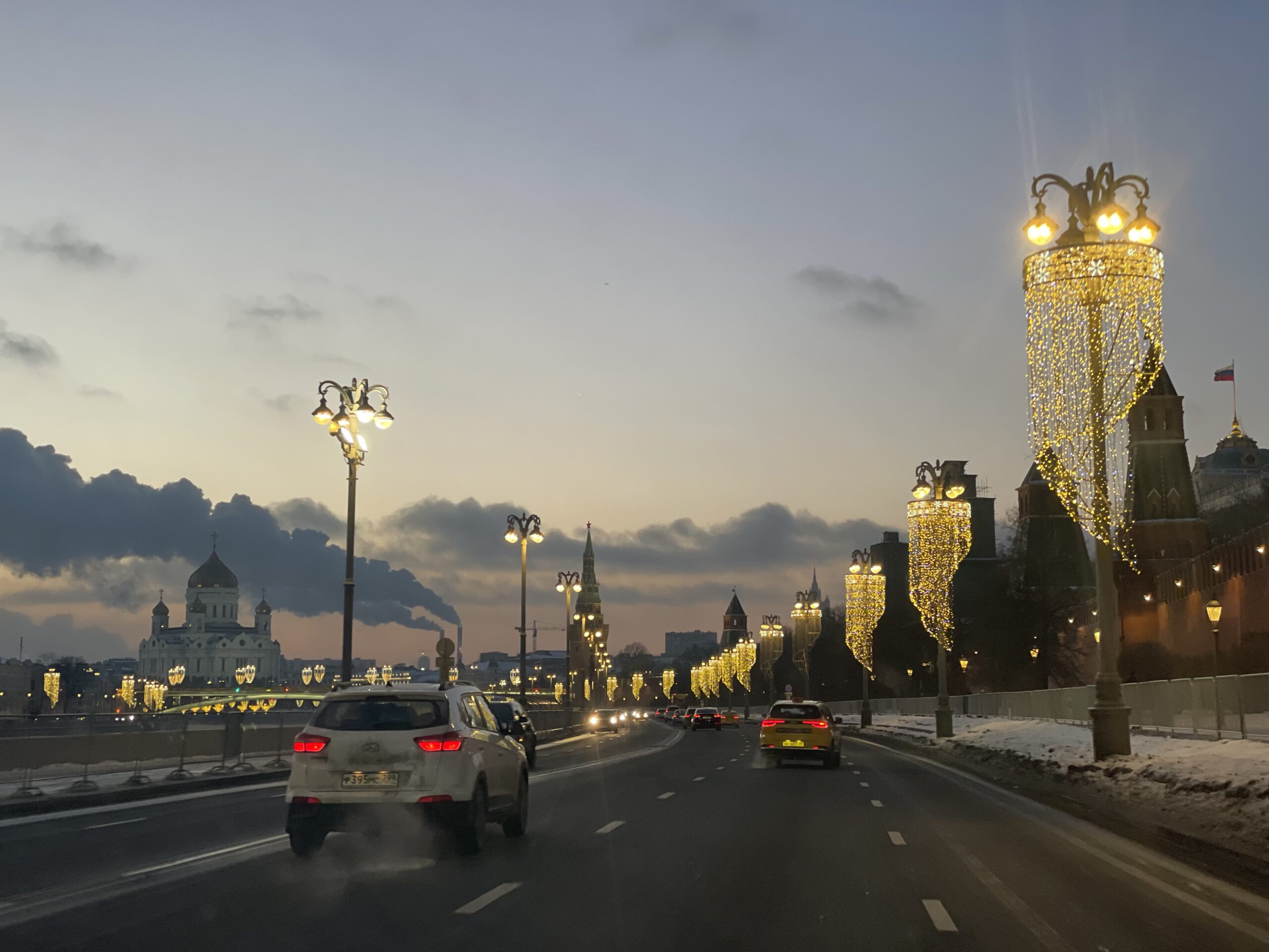 подсветка, кремль, небо, храм Христа Спасителя, Москва, дорога, машины, зима, Новый год, фото Наталия Бахарева