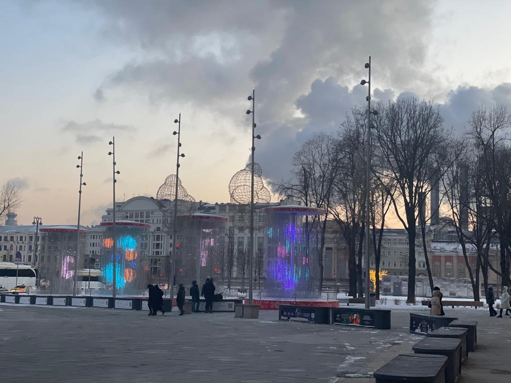 отопление, жизнеобеспечение, подсветка, Москва, зима, Зарядье, скамейка, лавочка, Новый год, фото Наталия Бахарева