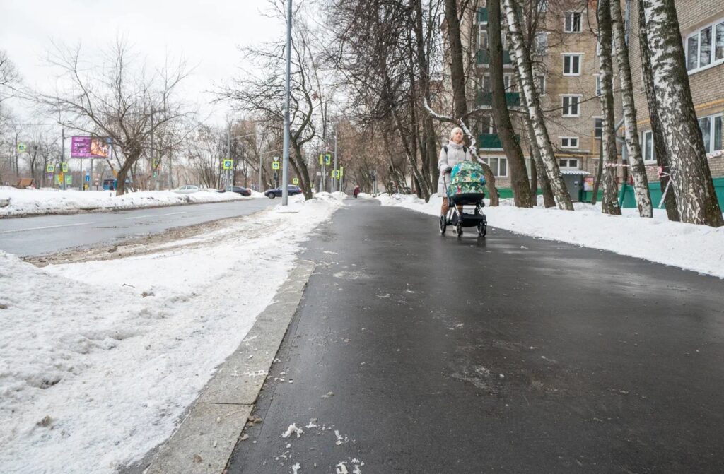 пешеходная дорога, зима, семья, фото ДКР