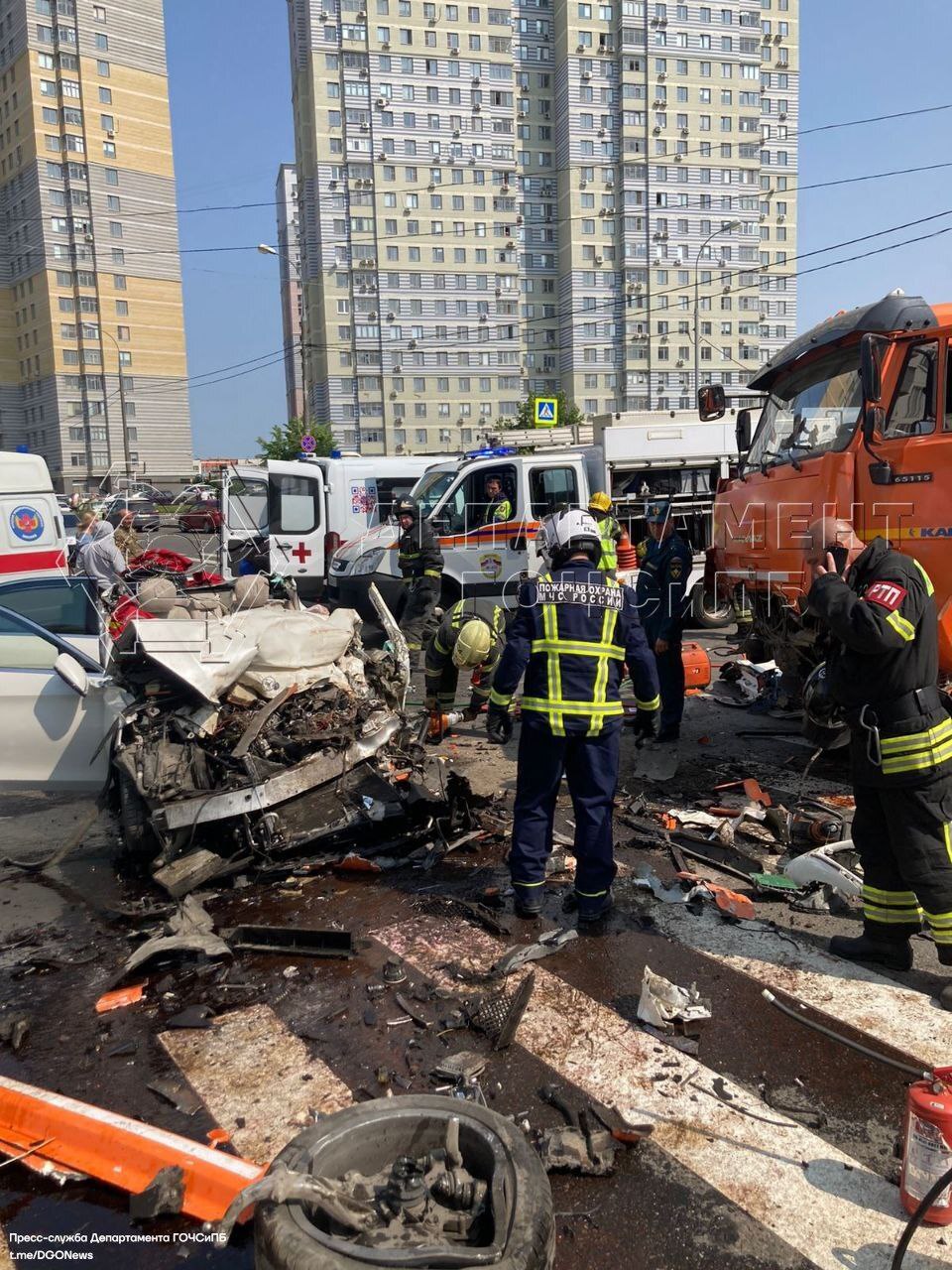 происшествия в Москве, авария, ДТП, деблокация, фото ГОЧС