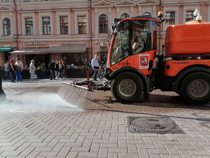 уборка улиц, уборочная техника, фото Юлия Смагринская