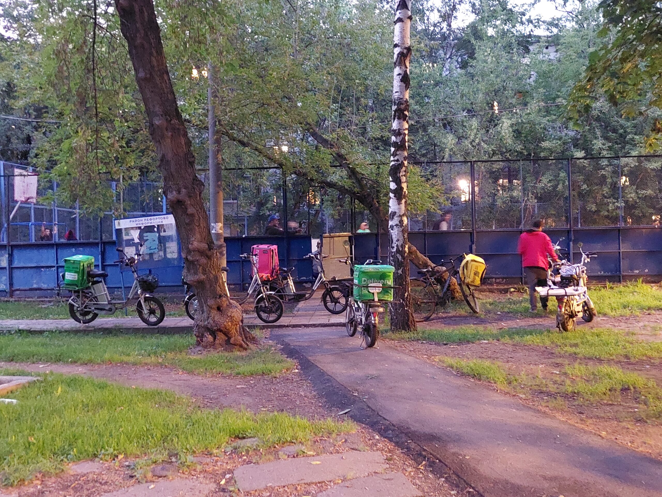 курьер, фото Яна Маевская