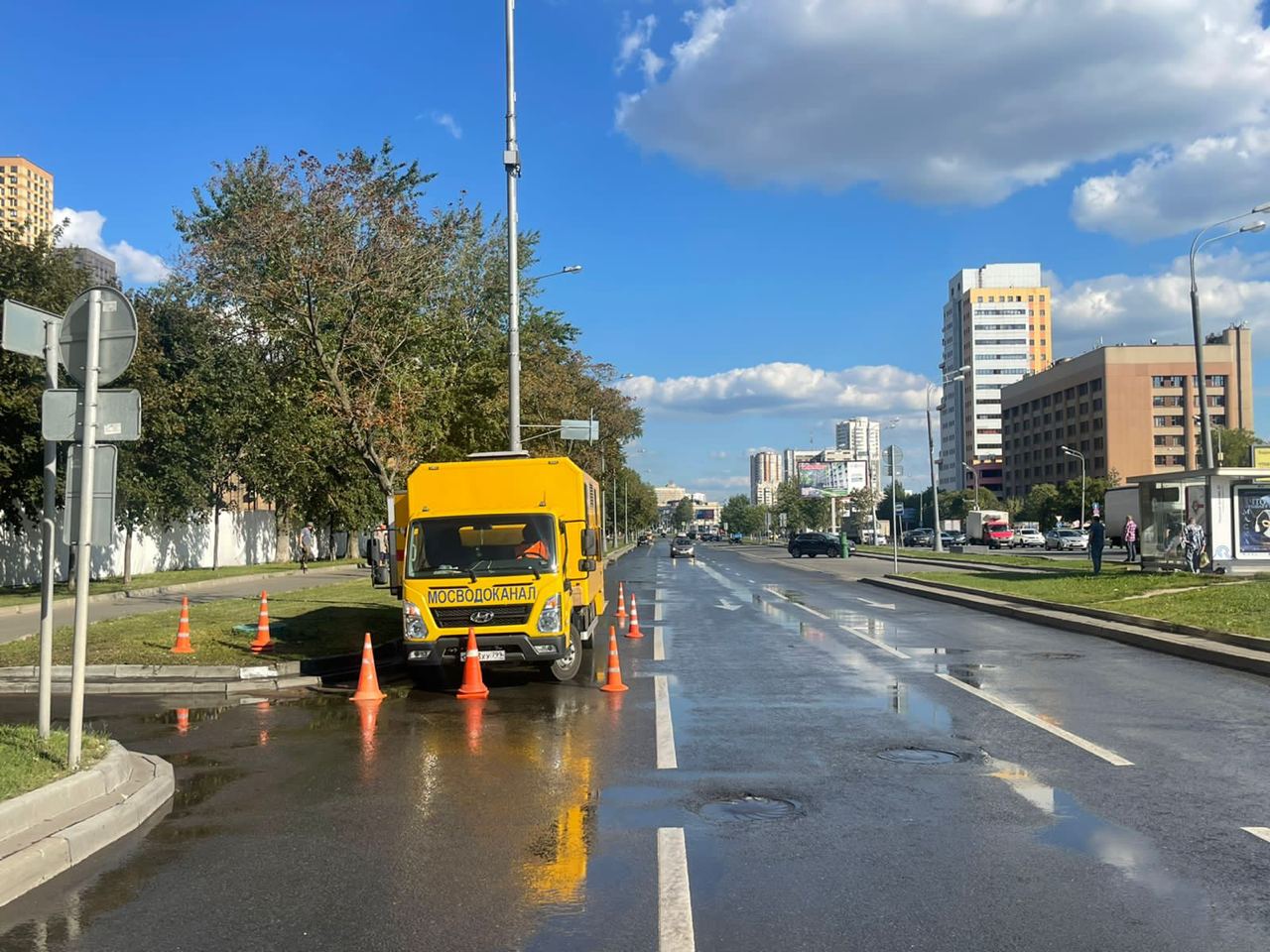 Луховицкая улица, вытекание воды, прорыв гидрата, фото КГХ