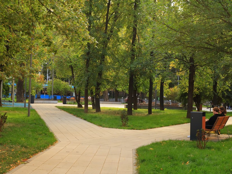 площадь Борьбы, дорожки, парк, фото Юлия Смагринская