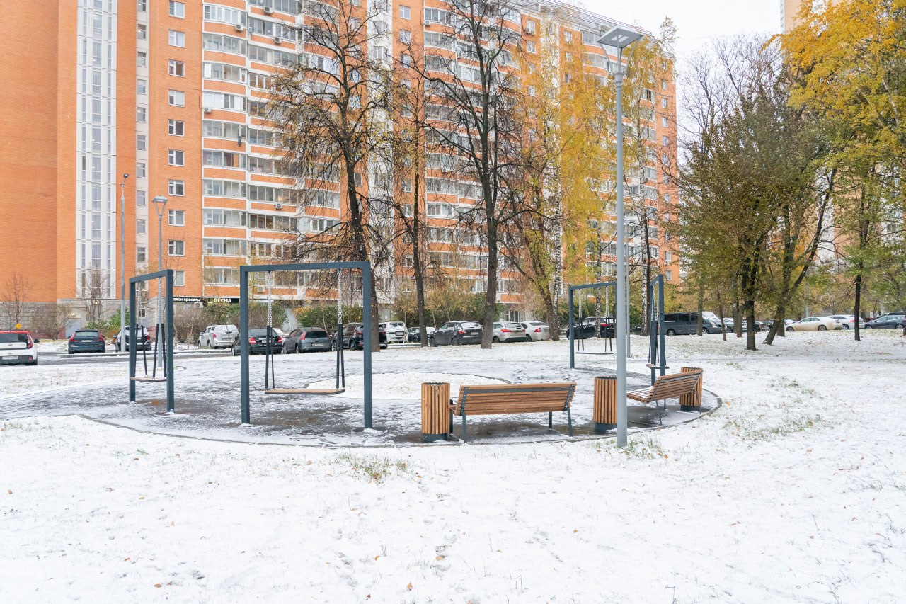 Медведково, качели, скамейки, погода, зима, двор, фото КГХ