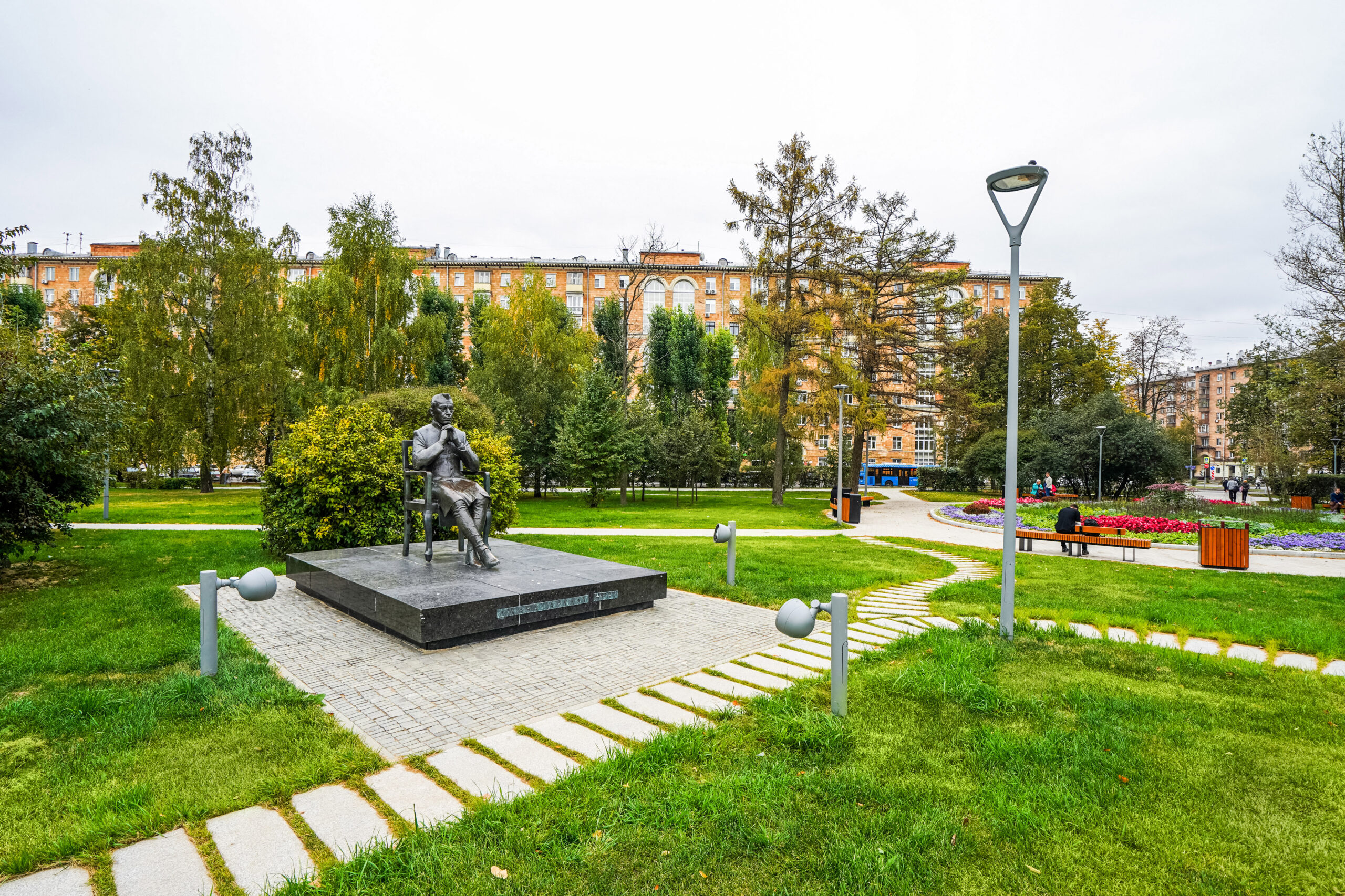 дорожка, фонари, скамейка, клумба, цветник, парк 40-летия ВЛКСМ, фото кгх