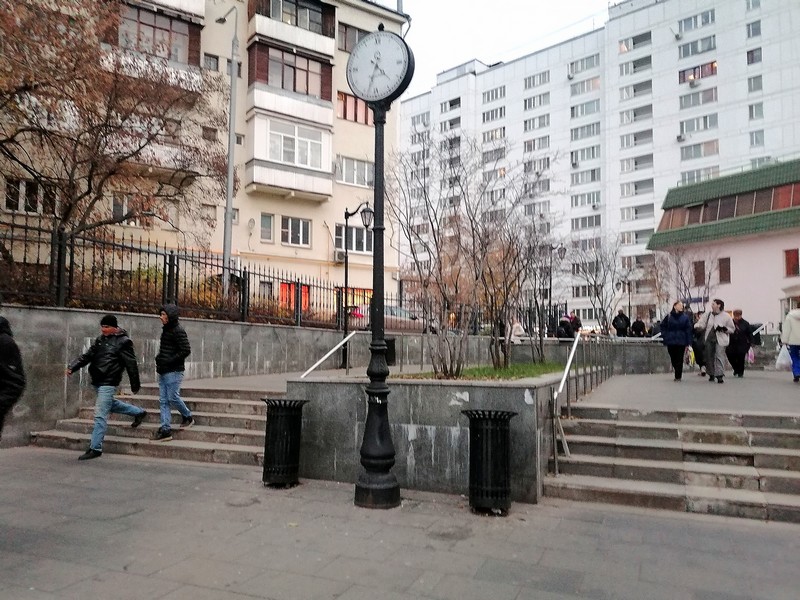 уличные часы, фото Юлия Смагринская