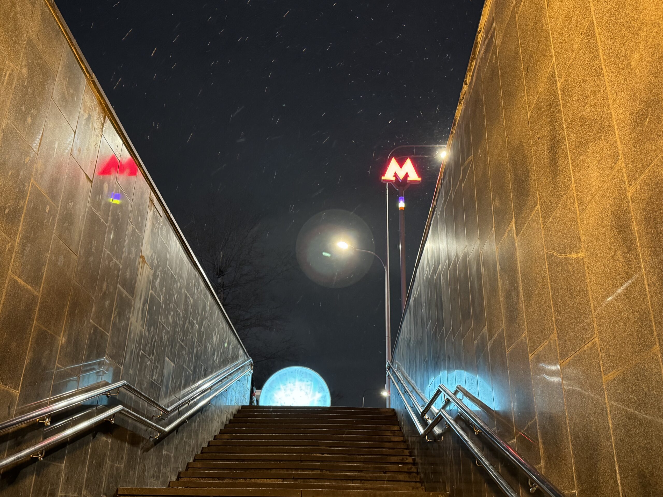 метро, фонарь, лестница, мистика, ночь, Москва, небо, фото Наталия Бахарева
