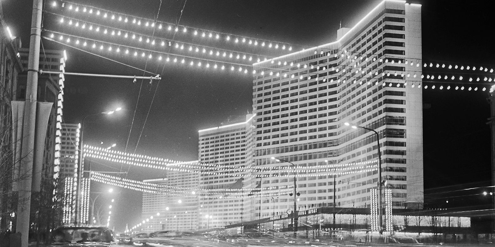 Проспект Калинина в вечернем освещении. Автор – А. Жиляков. Москва. 1969 г. Главархив Москвы