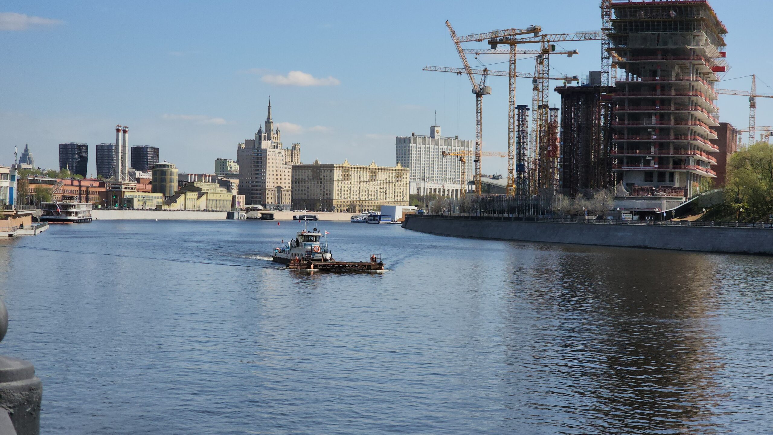 Москва, река, коммунальный флот, стройка, фото Юлия Смагринская