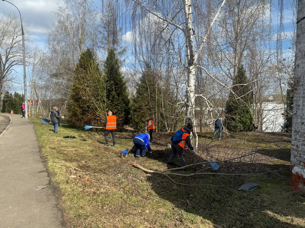 субботник, благоустройство, парк Долгие пруды, фото Юлия Смагринская