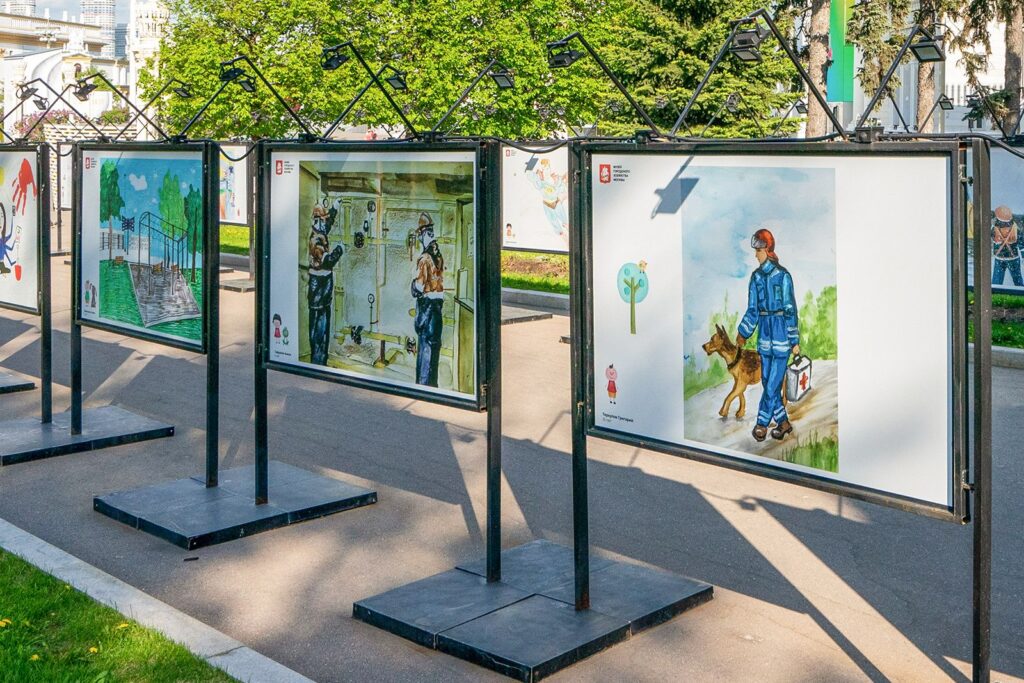 выставка, рисунки, фото mos.ru