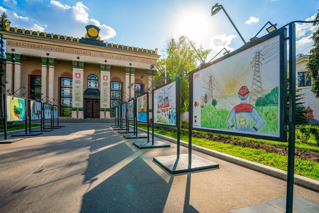 выставка, рисунки, фото mos.ru