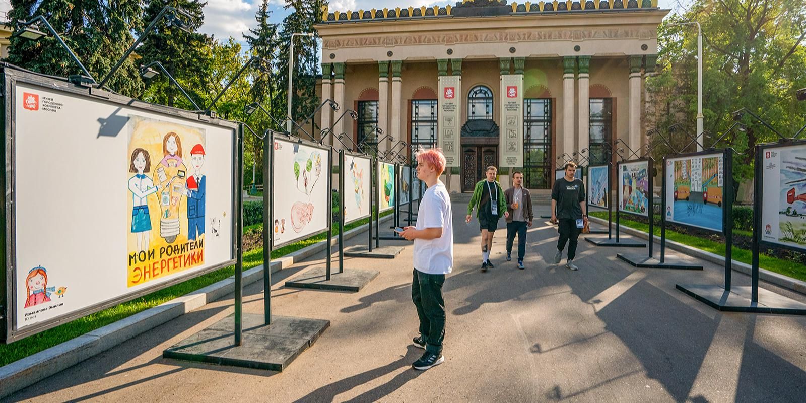 выставка, рисунки, фото mos.ru