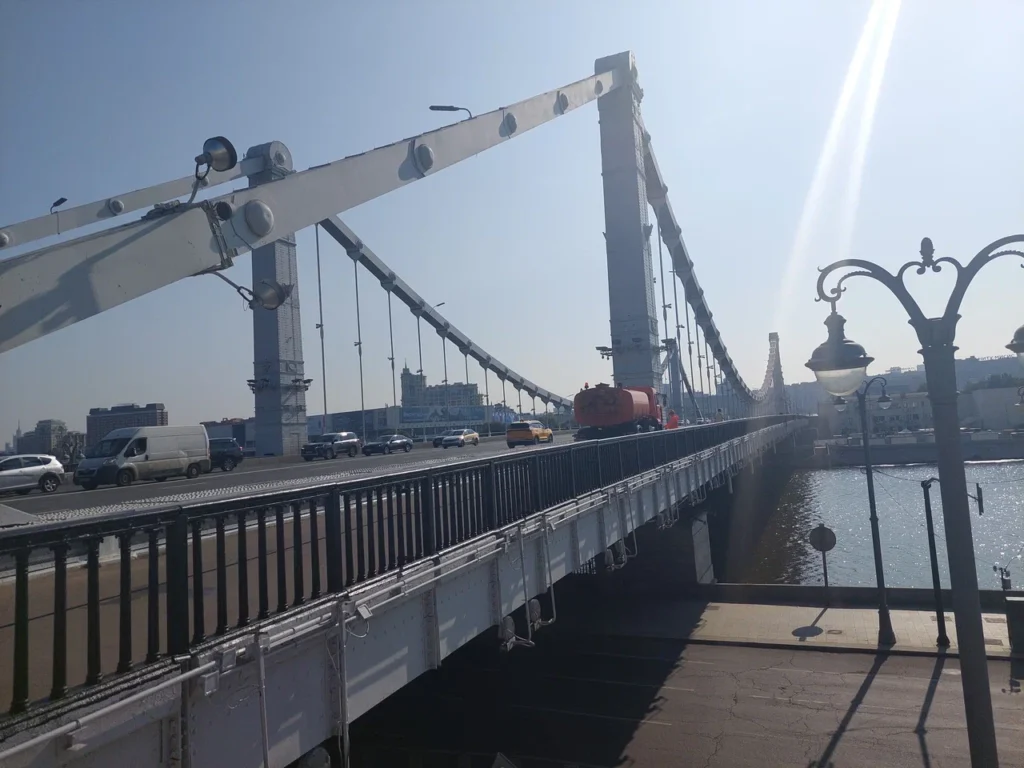 Крымский мост, промывка моста, фото Яна Маевская