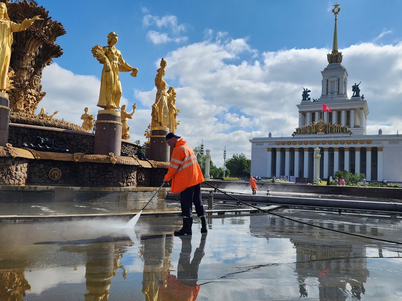 фонтан Дружбы народов, ВДНХ, промывка фонтана, фото Юлия Смагринская